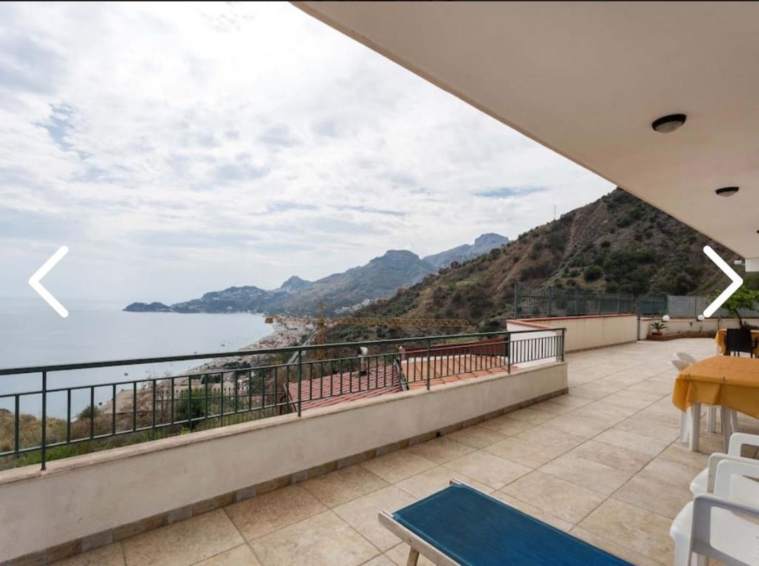 مبيت وإفطار يتوجاني La Nave Sul Mare Di Taormina المظهر الخارجي الصورة